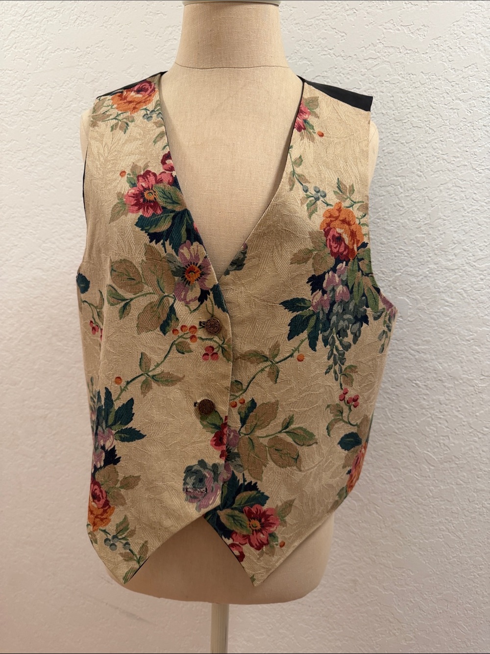 Floral Jacquard Sleeveless Vest in Beige